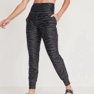 Old Navy Gray Zebra Print Powersoft Jogger Pants Size L